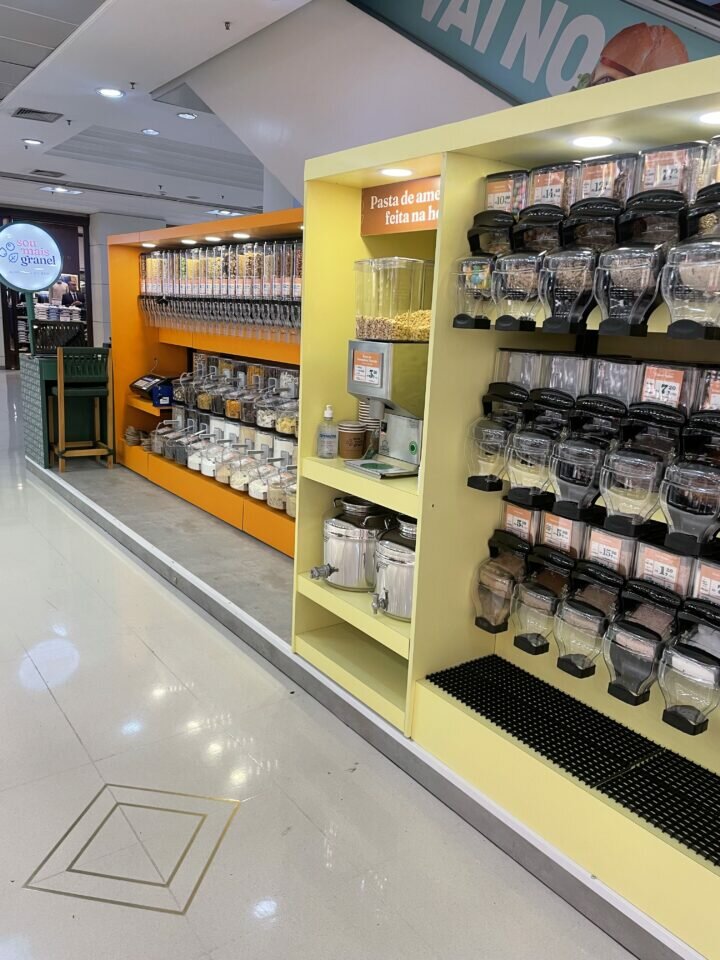 Charmoso Quiosque de Produtos a Granel no Shopping Pátio Paulista