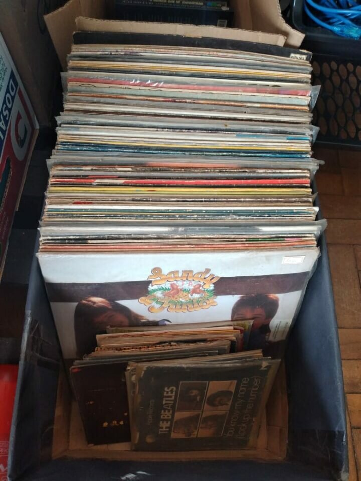 VENDO LIVRARIA SEBO