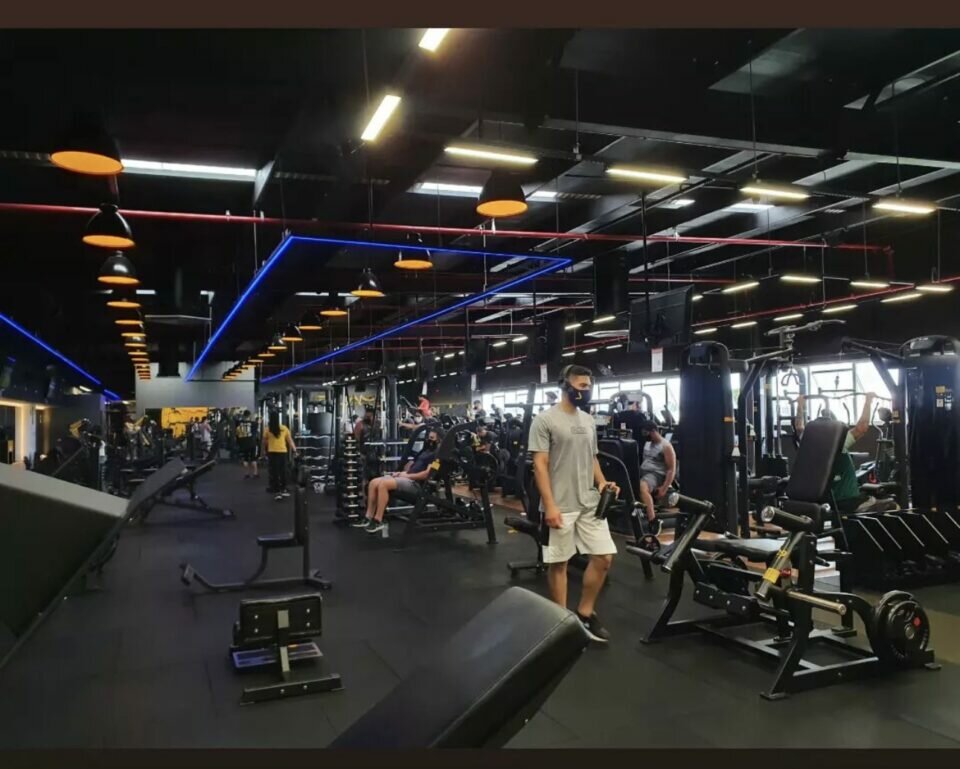 ACADEMIA COM 2300 ALUNOS EM MERCADO DEIXANDO LUCRO LÍQUIDO DE R150000MES