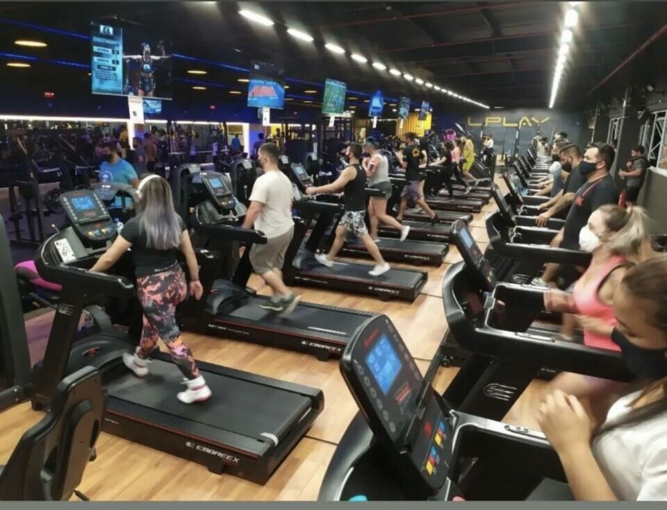 ACADEMIA COM 2300 ALUNOS EM MERCADO DEIXANDO LUCRO LÍQUIDO DE R150000MES