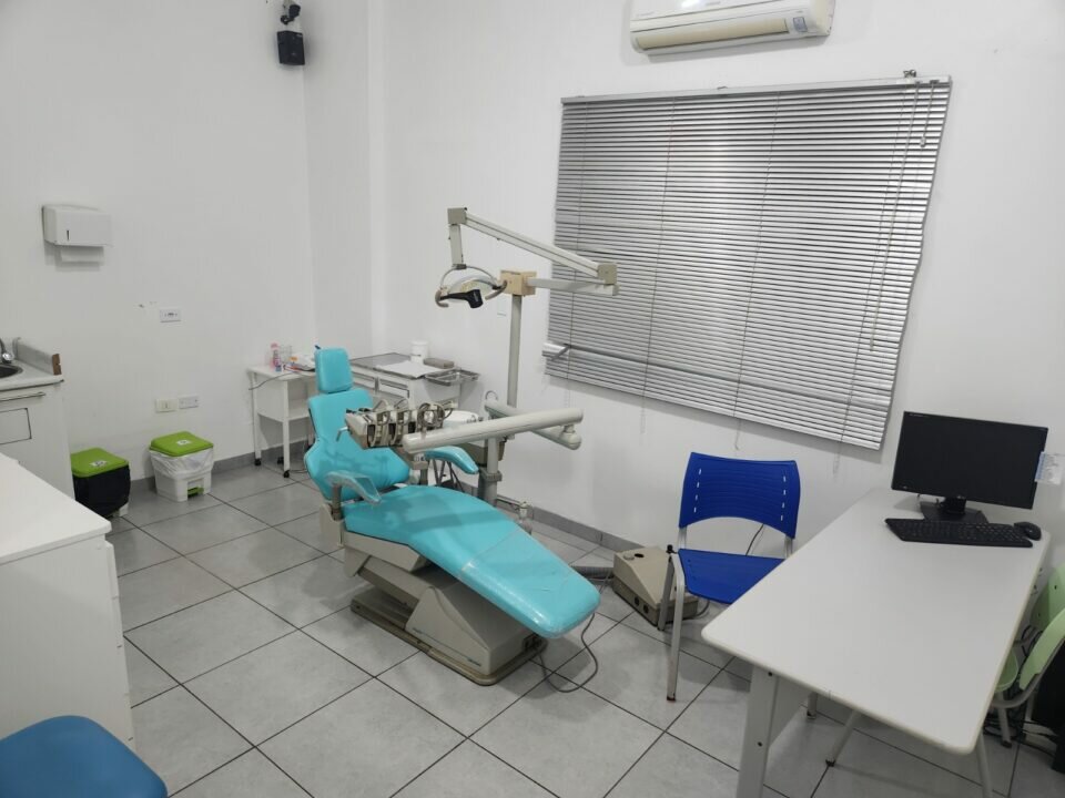 Vendo clínica odontológica todos os ativos fundo de comércio em operação