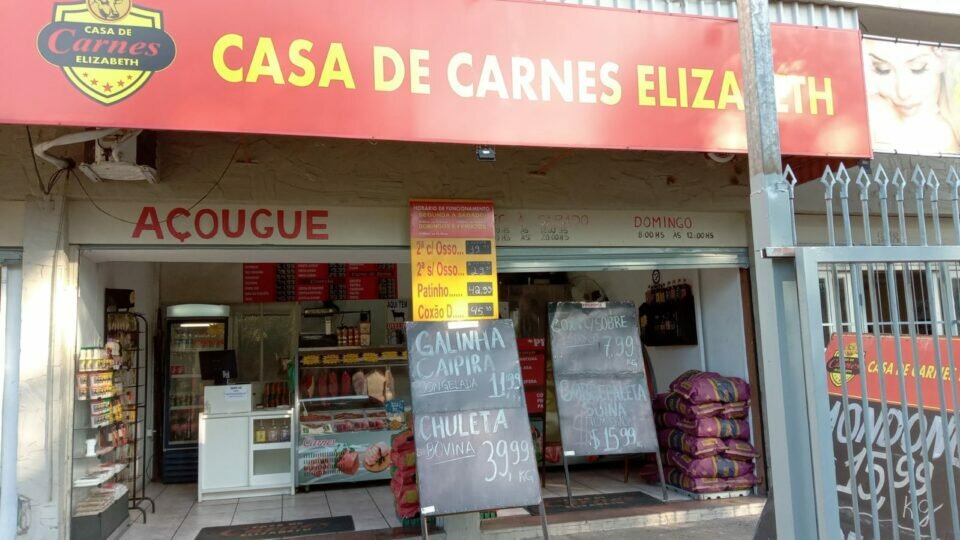 Vende se casa de carnes