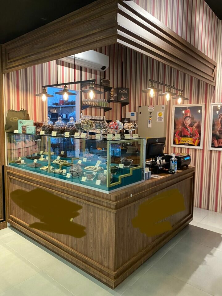 RENOMADA FRANQUIA DE CHOCOLATES ARTESANAIS E CAFETERIA