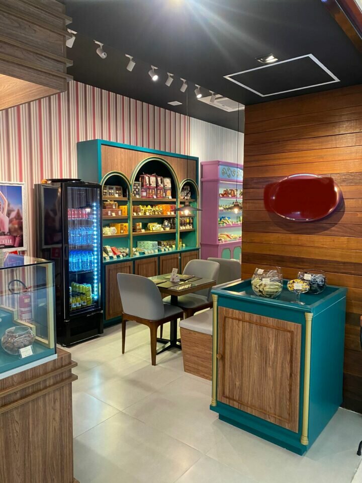 RENOMADA FRANQUIA DE CHOCOLATES ARTESANAIS E CAFETERIA