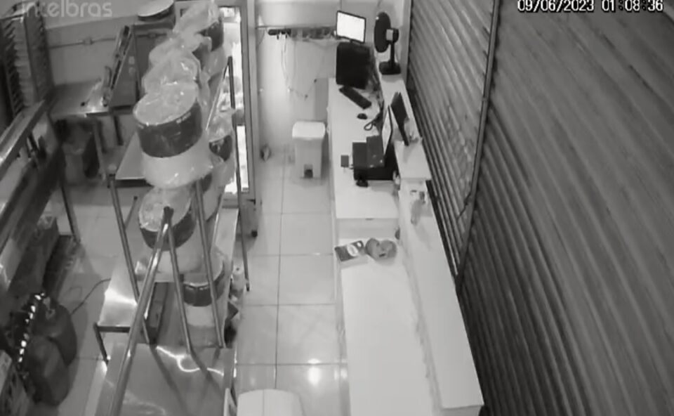 Venda pizzaria urgente R 135 MIL