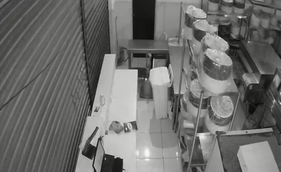 Venda pizzaria urgente R 135 MIL