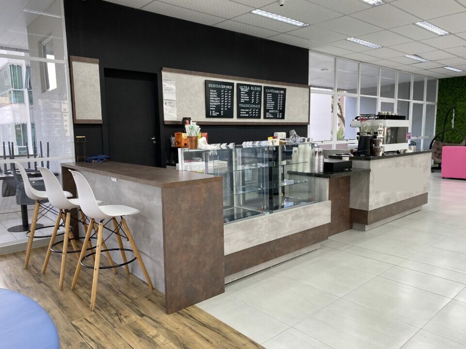 Cafeteria estilo quiosque, adaptável a qualquer espaço