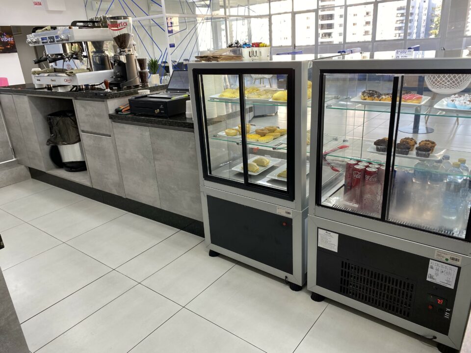 Cafeteria estilo quiosque, adaptável a qualquer espaço