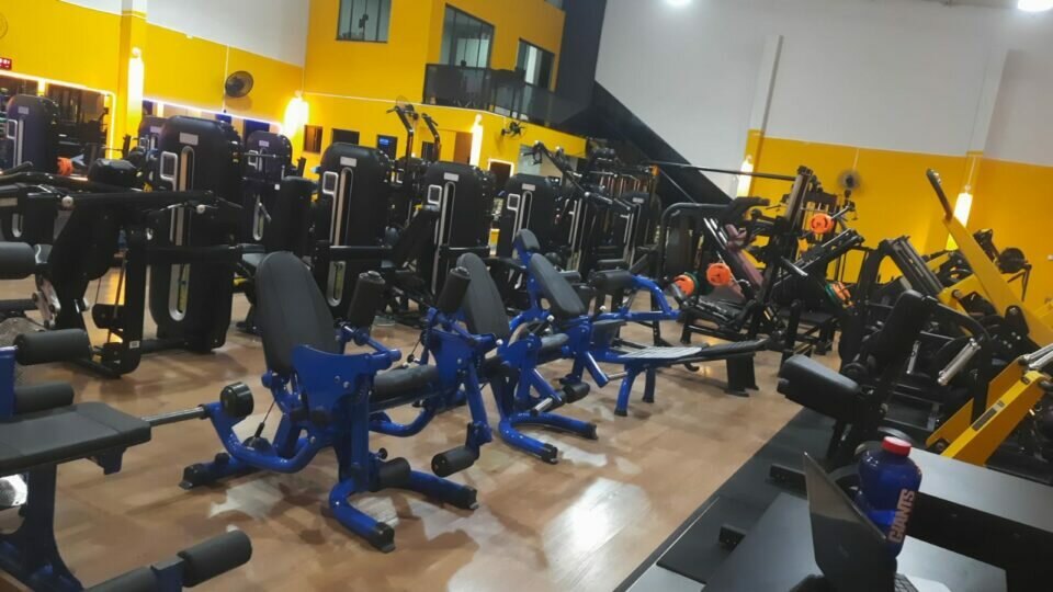 Vende-se academia completa