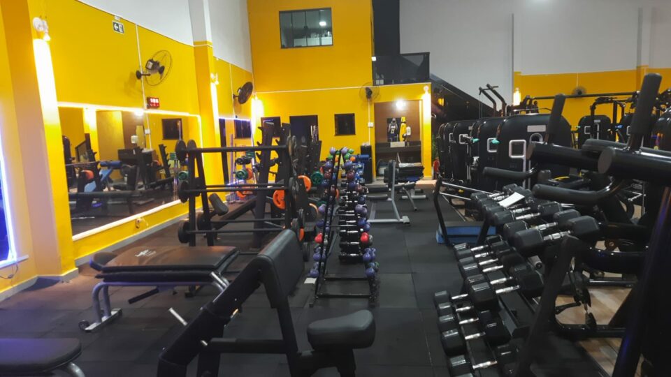 Vende-se academia completa