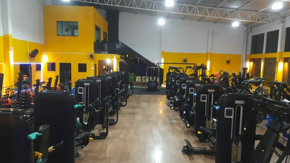 Vende-se academia completa