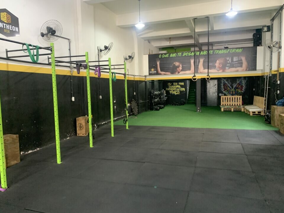 Passo ponto de academia em pleno funcionamento