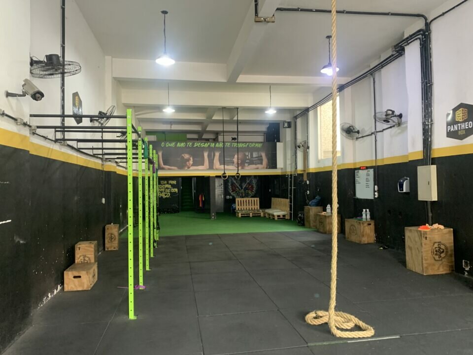 Passo ponto de academia em pleno funcionamento