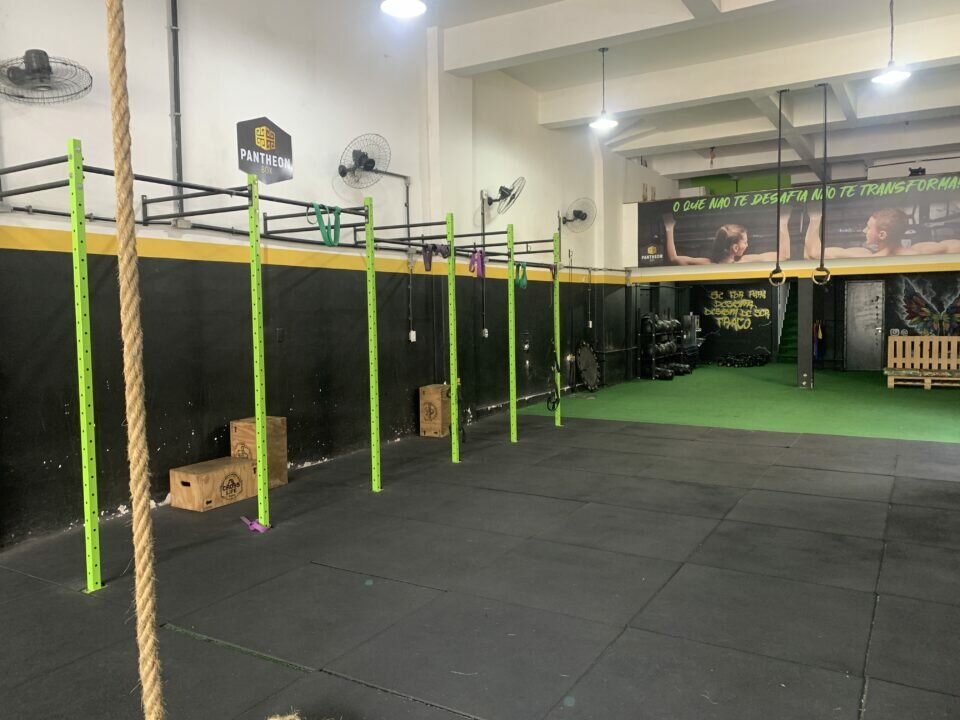 Passo ponto de academia em pleno funcionamento
