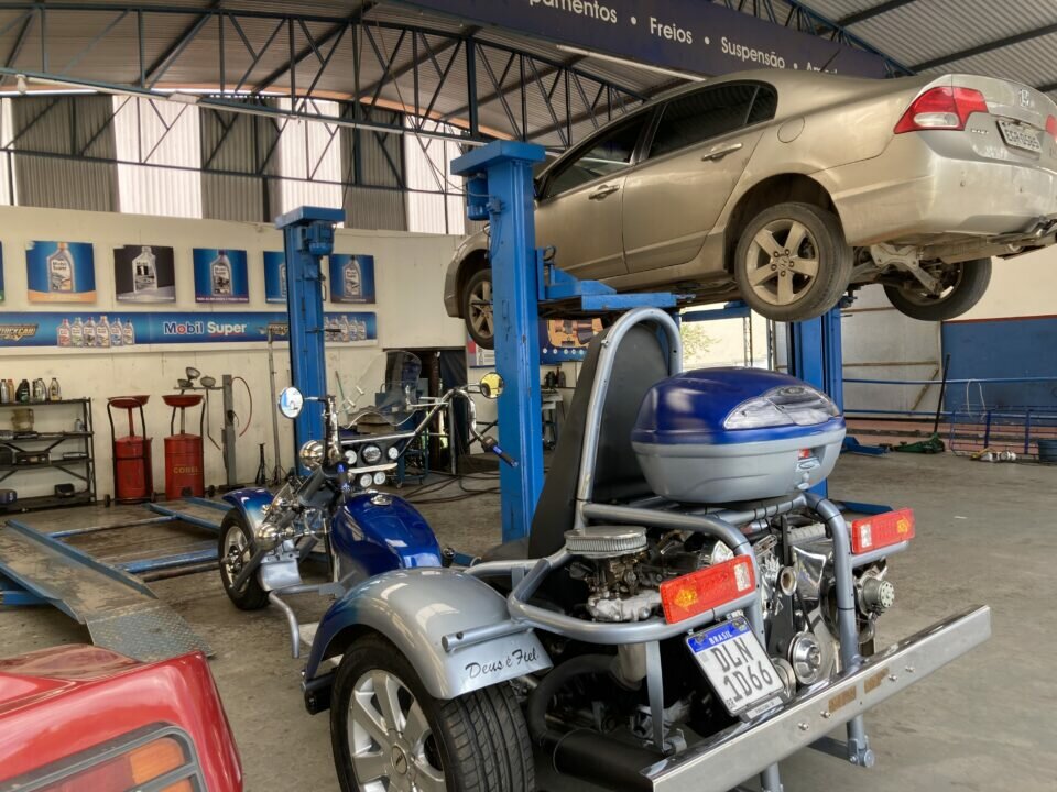 Auto center
