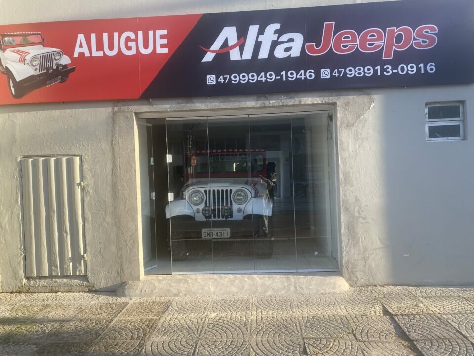 Locadora de jeeps com 3 veículos