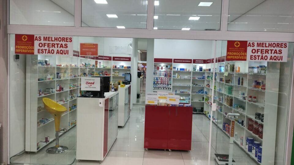 Farmácia a venda dentro supermercado Pague Menos