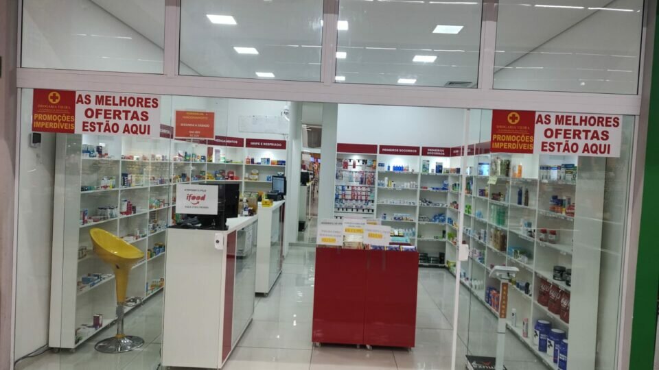 Farmácia a venda dentro supermercado Pague Menos