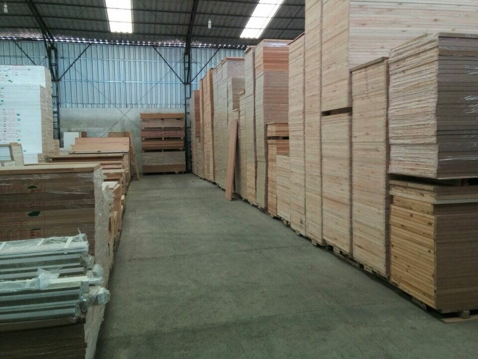 Distribuidora compensados,portas e batentes
