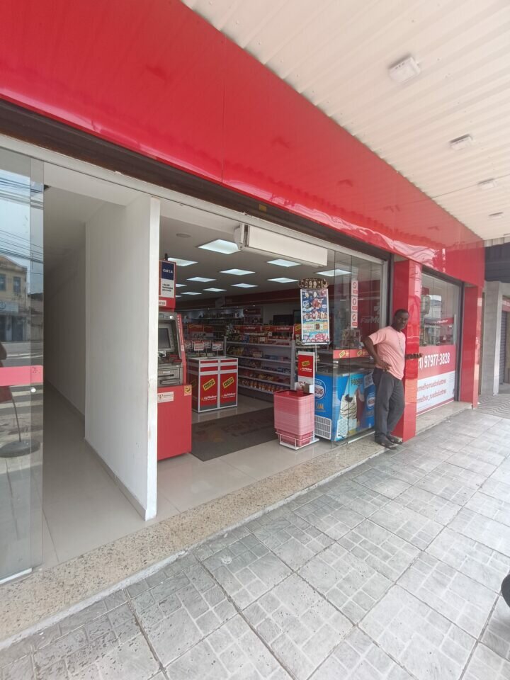 Drogaria completa com galeria