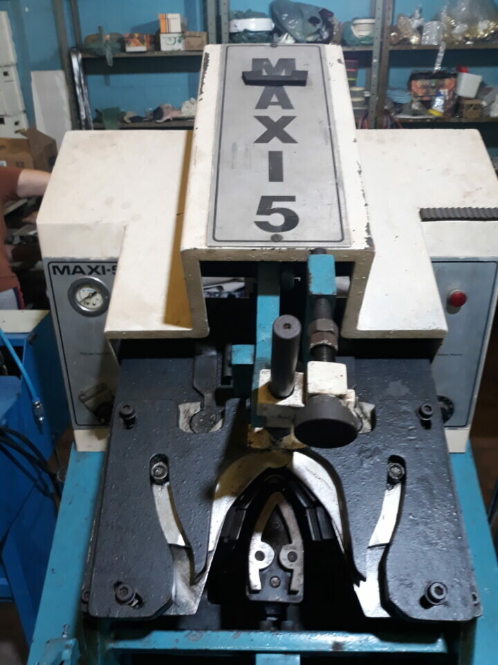 Fabrica de calçados femininos, maqs equipamentos