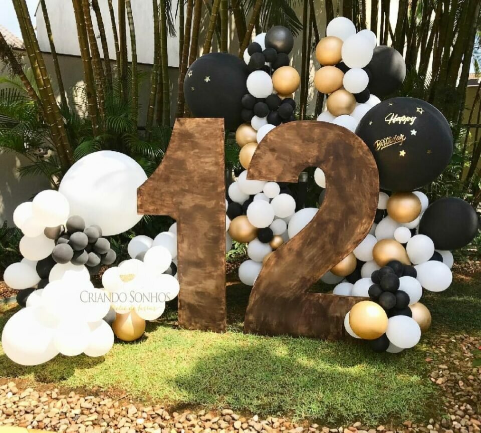 Vende-se acervo completo com material de decoração para festas