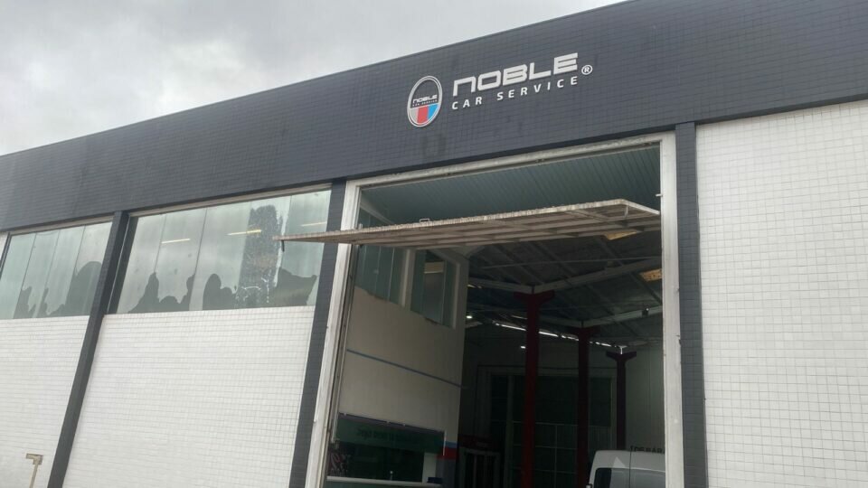 Oficina de reparação automotiva – mecânica, lataria e pintura