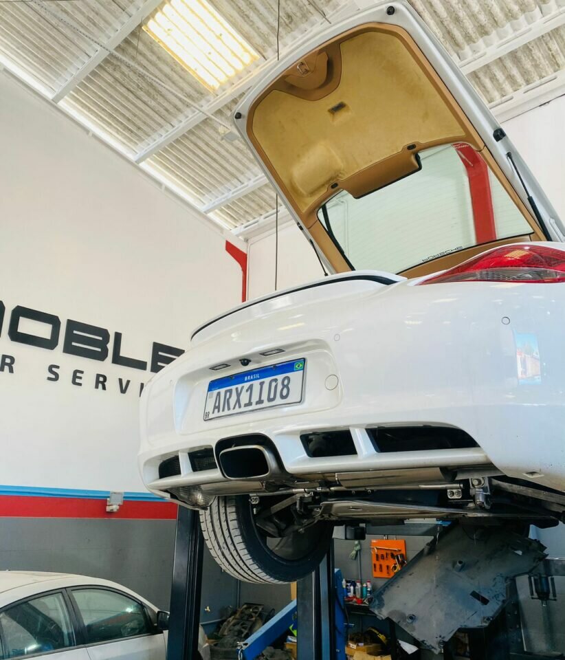 Oficina de reparação automotiva – mecânica, lataria e pintura