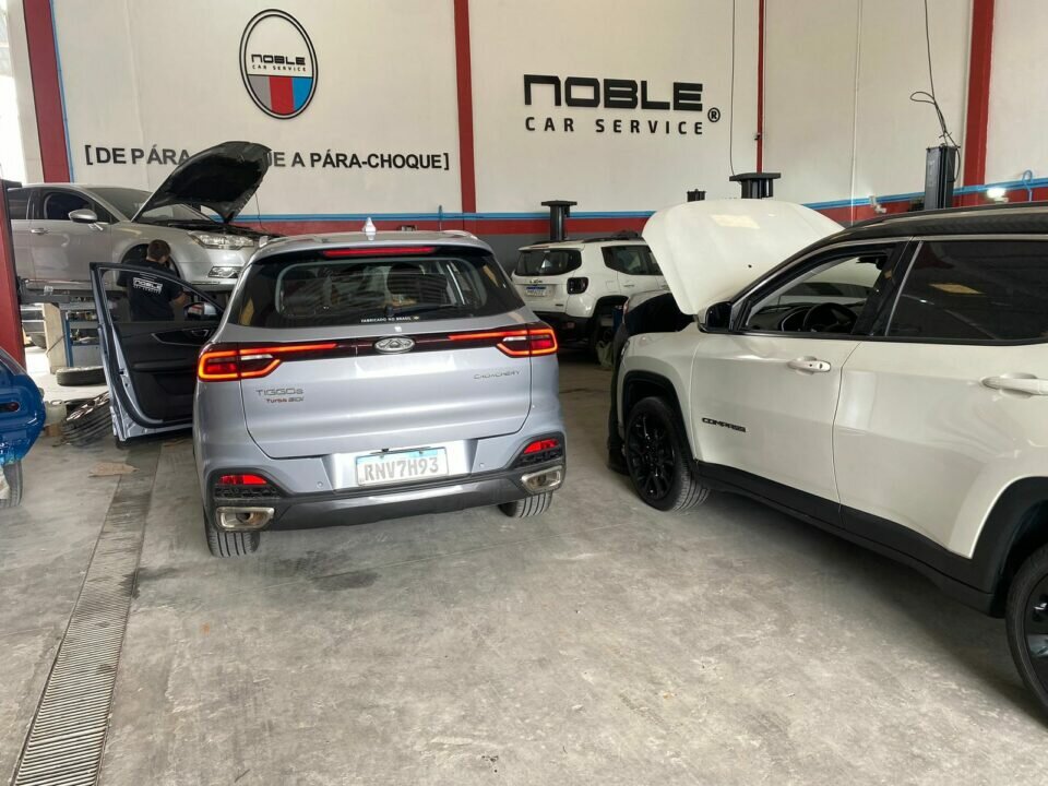 Oficina de reparação automotiva – mecânica, lataria e pintura