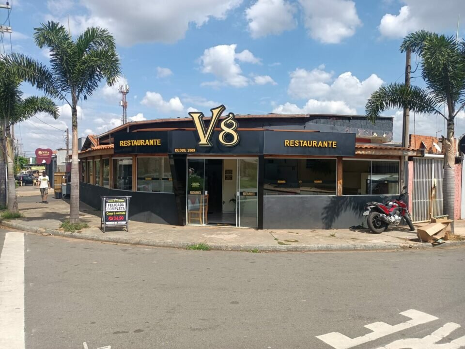 Restaurante com 4 filiais