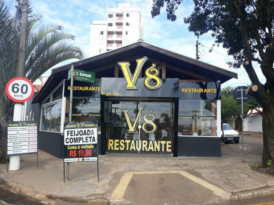Restaurante com 4 filiais