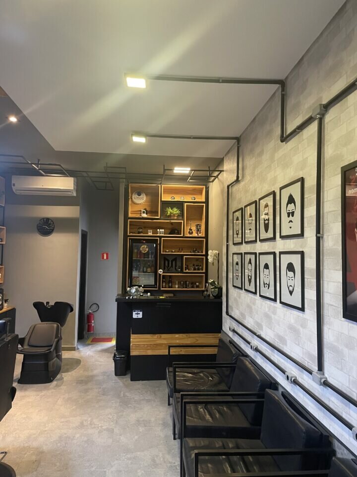 EXCELENTE BARBEARIA COM 06 ANOS DE MERCADO