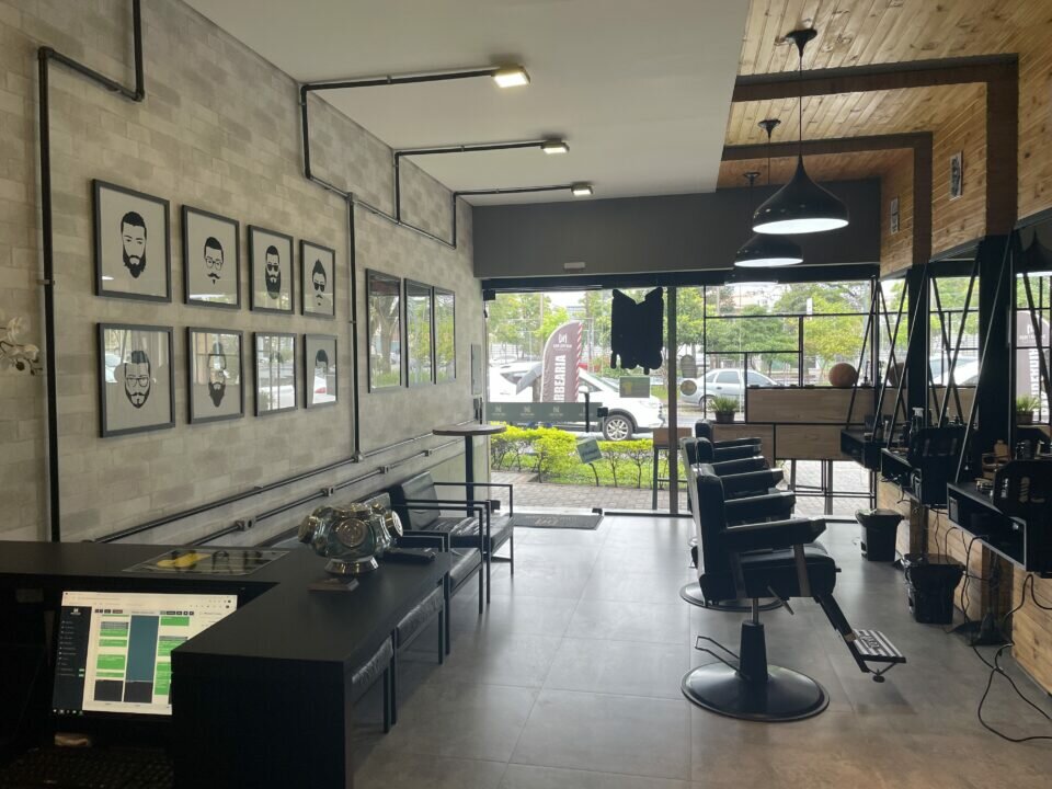 EXCELENTE BARBEARIA COM 06 ANOS DE MERCADO