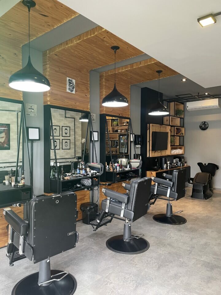 EXCELENTE BARBEARIA COM 06 ANOS DE MERCADO