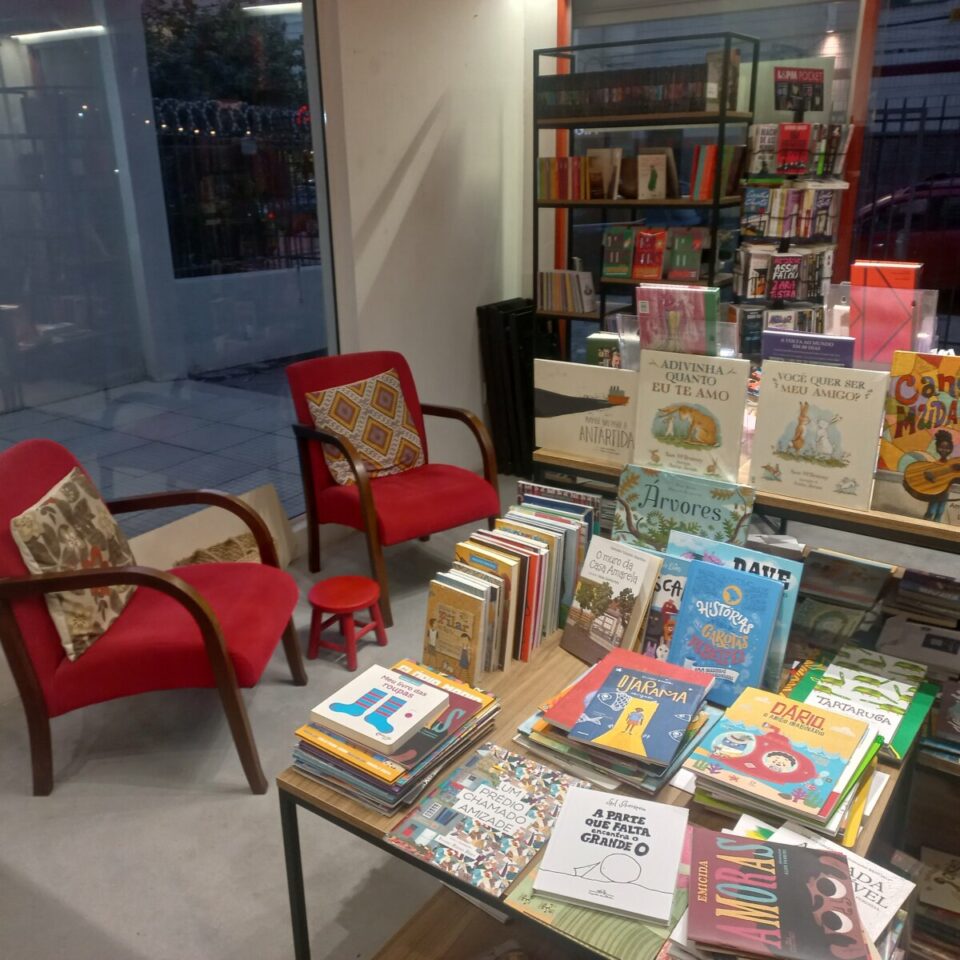 Livraria com potencial para instalar café