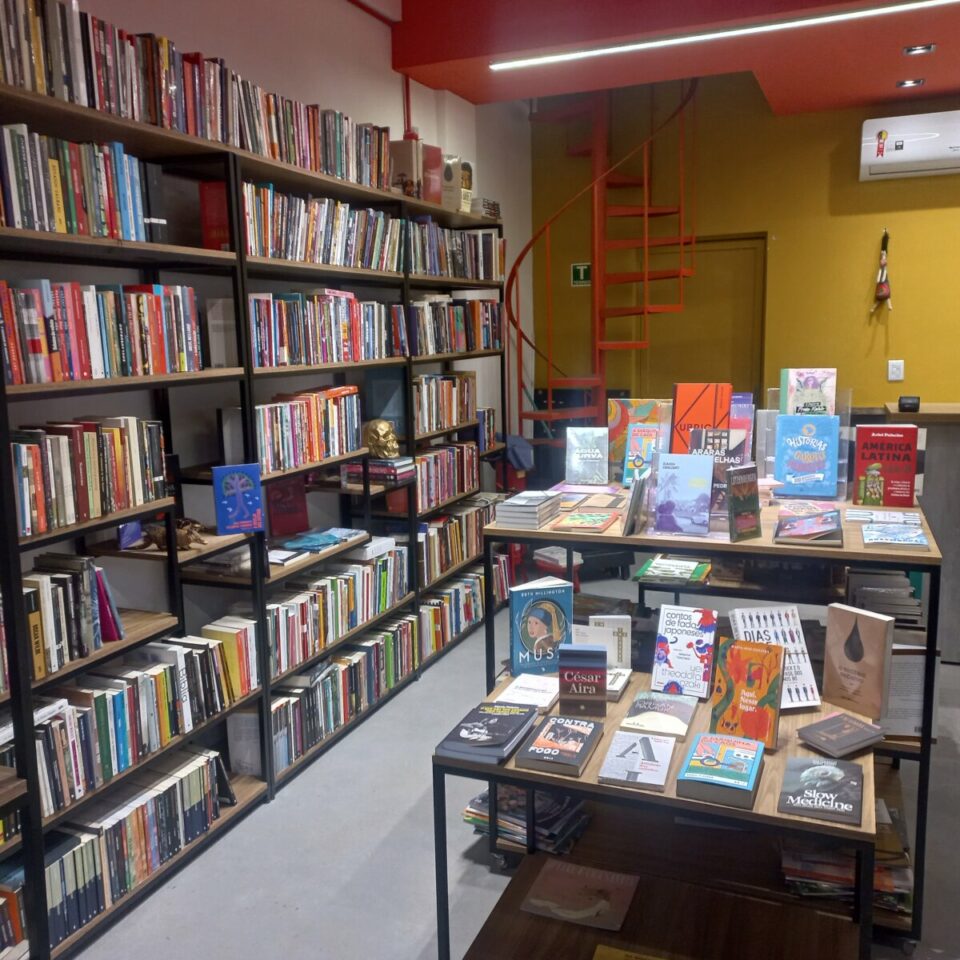 Livraria com potencial para instalar café