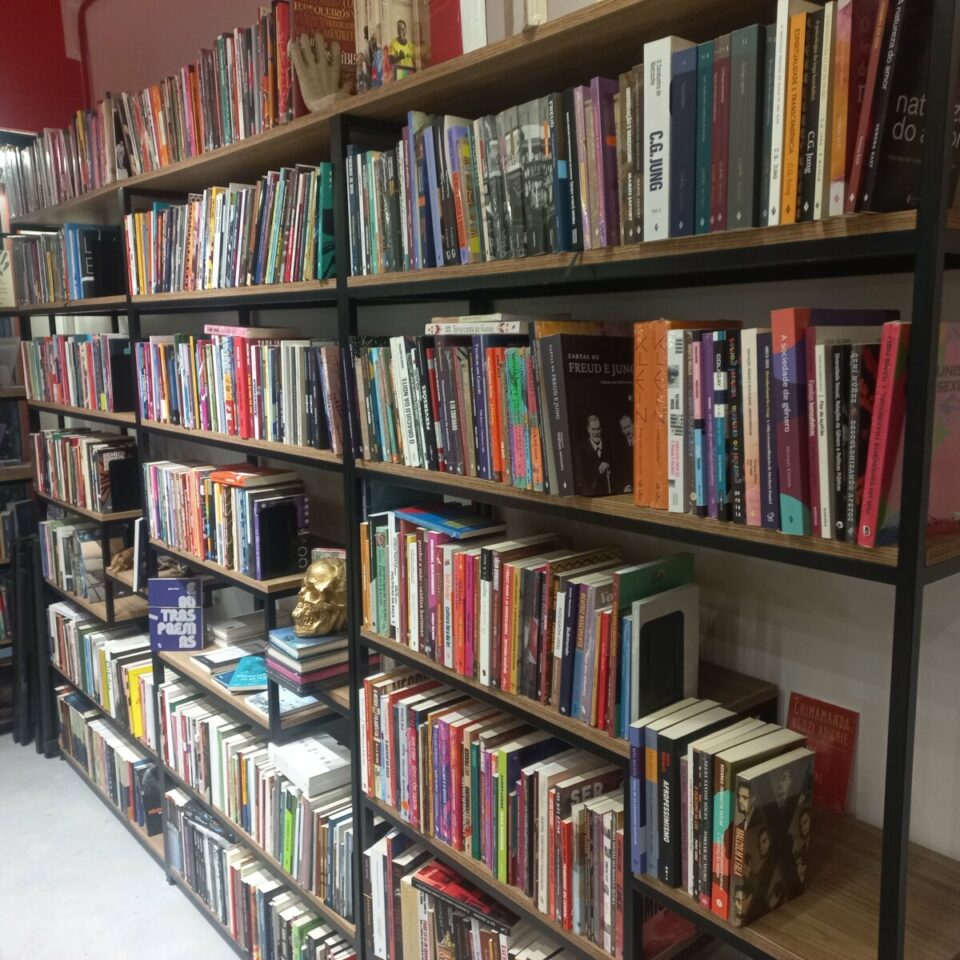 Livraria com potencial para instalar café