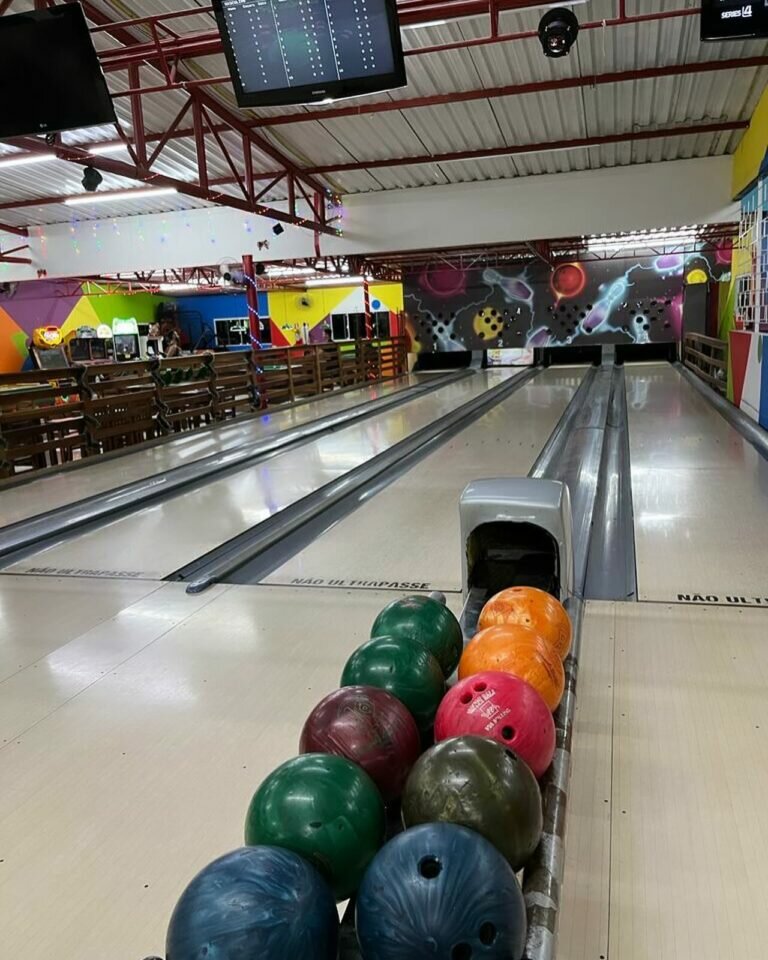 BOLICHE E PIZZARIA