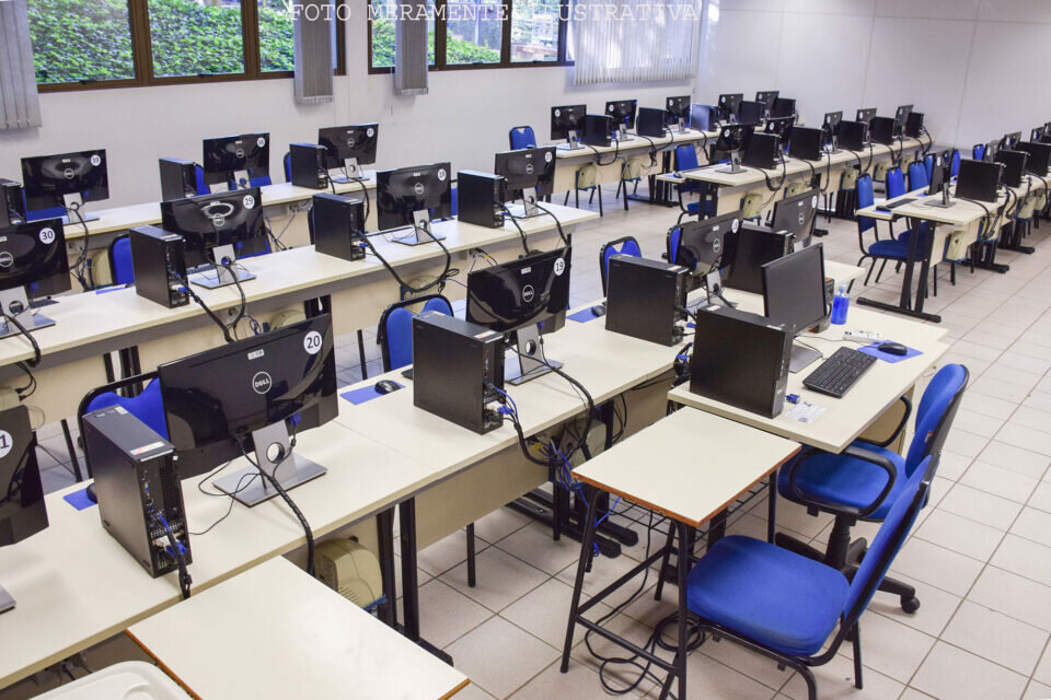 TRACIONAL E ESTRUTURADISSIMA ESCOLA TÉCNICA/PROFISSIONAL-CURITIBA/PR