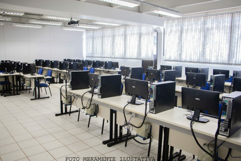 TRACIONAL E ESTRUTURADISSIMA ESCOLA TÉCNICA/PROFISSIONAL-CURITIBA/PR