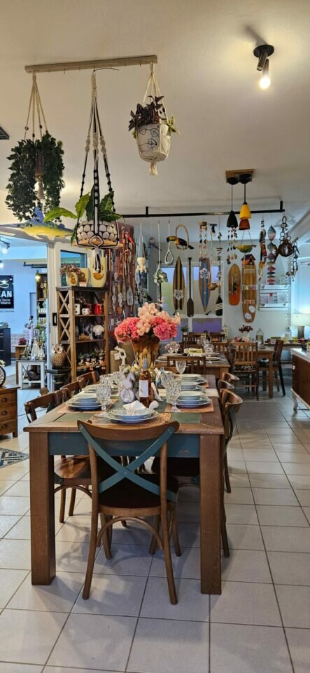 Pronta para trabalhar- Loja de  móveis, decorações e vinhos finos