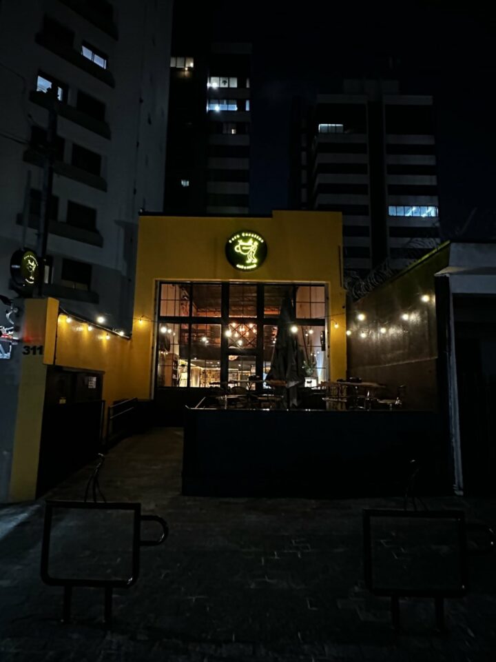 Café  Bistrô realizando experiências