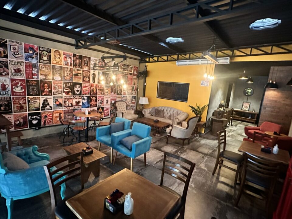 Café  Bistrô realizando experiências