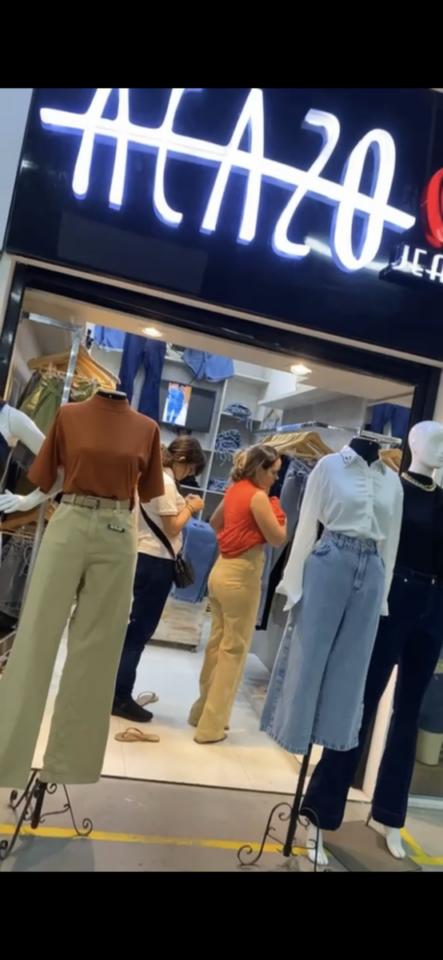 Vendo loja de roupas montada dentro de um shopping de ATACADO com FLUXO