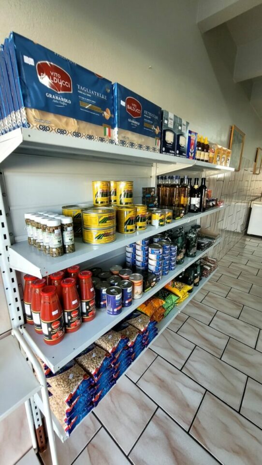 Comércio de frios e laticínios consolidado, 33 anos no mercado