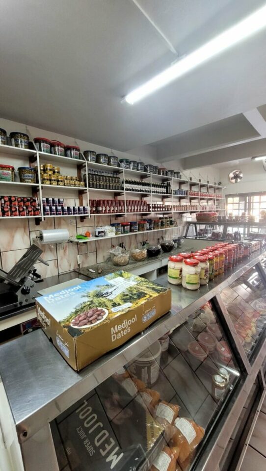 Comércio de frios e laticínios consolidado, 33 anos no mercado