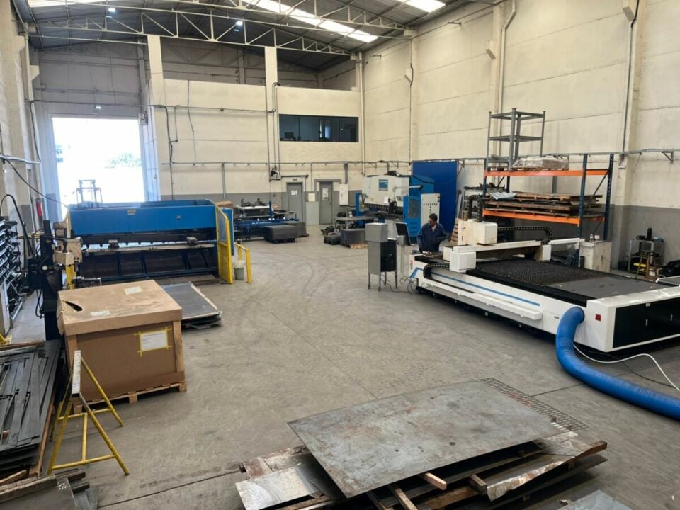 Industria Metalúrgica COMPLETA em operação preço de ocasião