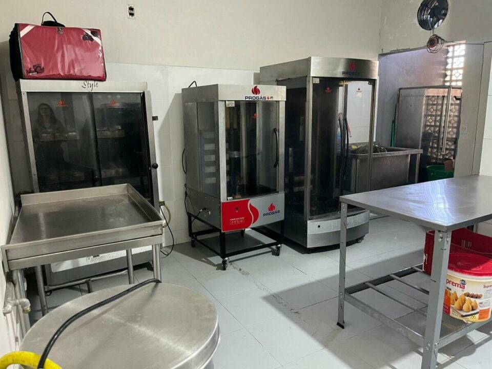 Negócio de frango assado à venda em São José-SC