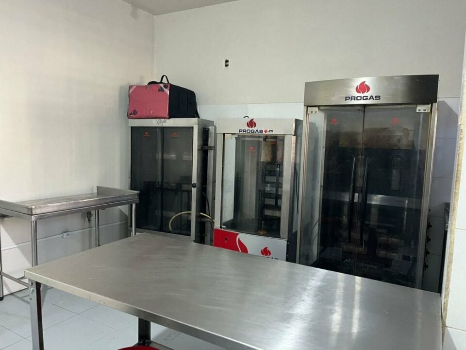 Negócio de frango assado à venda em São José-SC