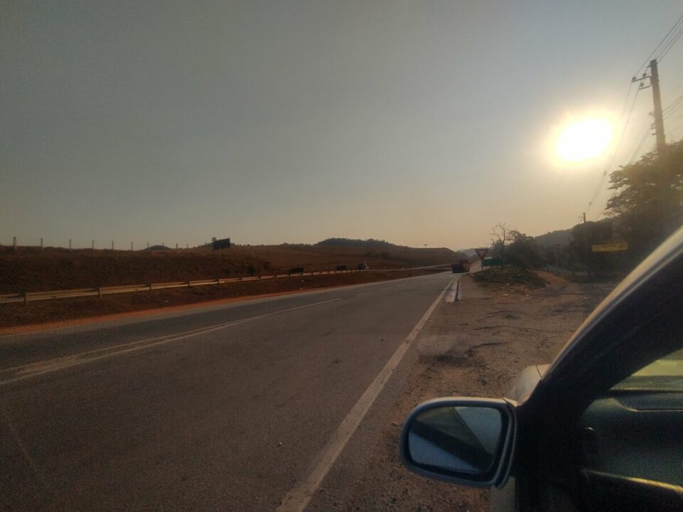 Área margeando a MG-050 Azurita Mateus Leme MG 340 mil metros